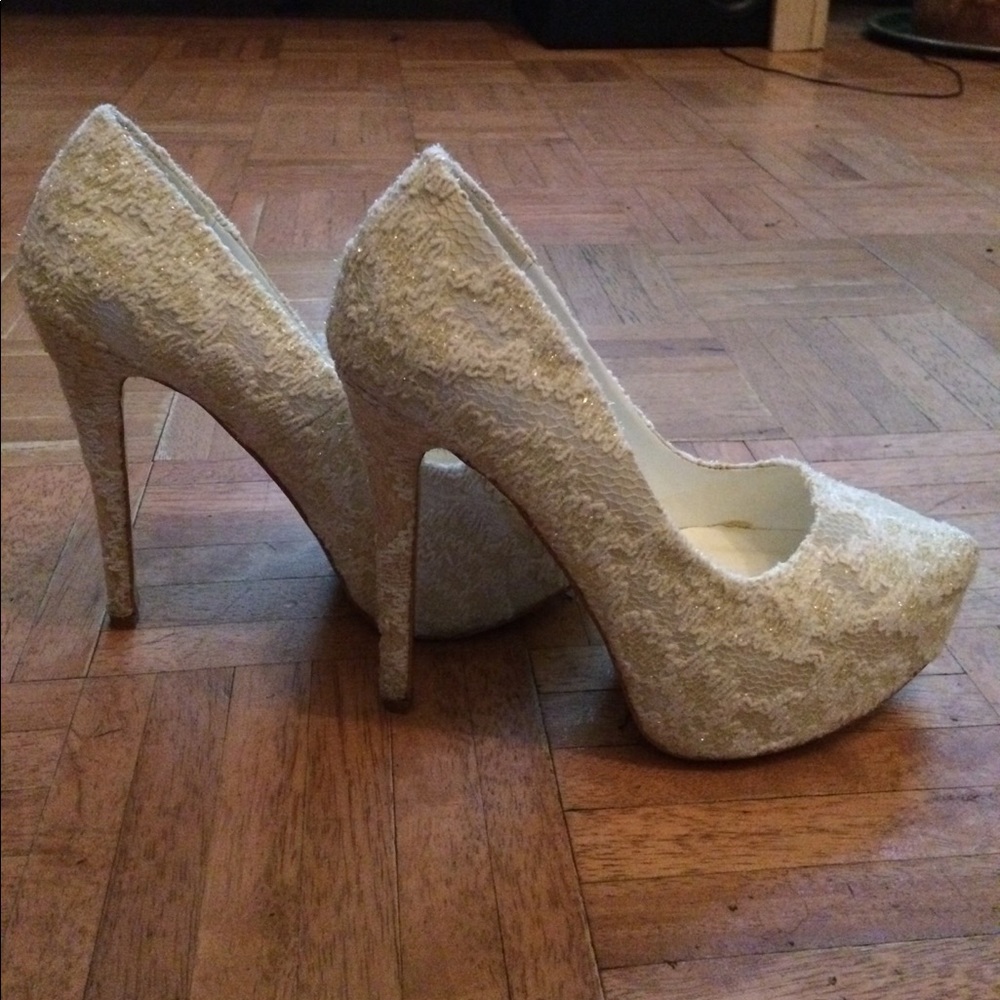 Lace Heels 🕊